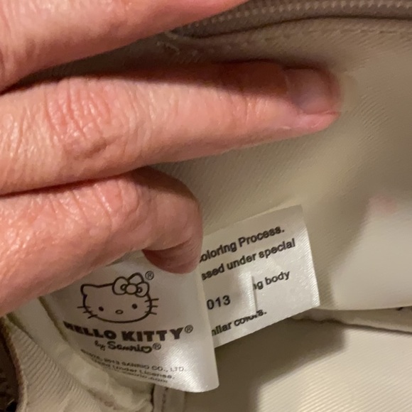 🎀 Hello Kitty x Loungefly Quilted Patent Leather Satchel 🎀 - Picture 8 of 11